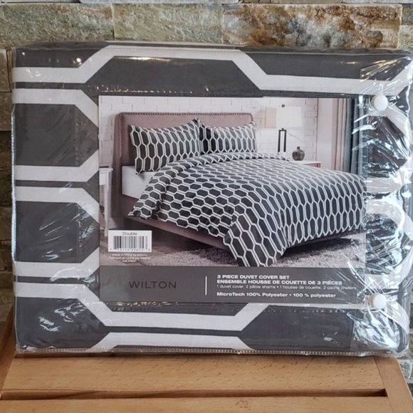 Millano Wilton 3 Piece Duvet Cover Set - Picture 3 of 3